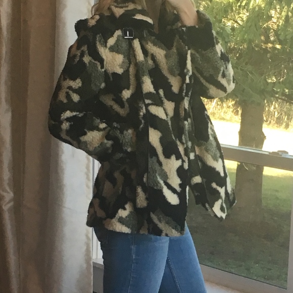 Love Tree Jackets & Blazers - Love Tree Camo Zip Up Fleece Jacket